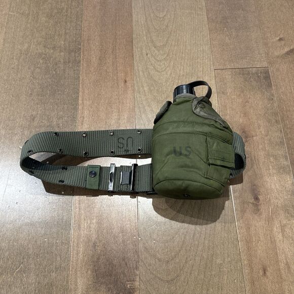 MILITARY WATER CANTEEN W/Cup AND COVER With Pistol Release Belt USA Army - Picture 1 of 5